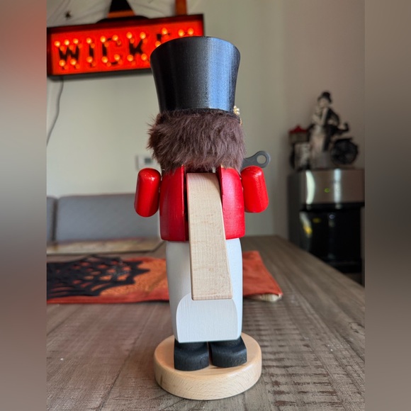 Nutcracker - Picture 6 of 8